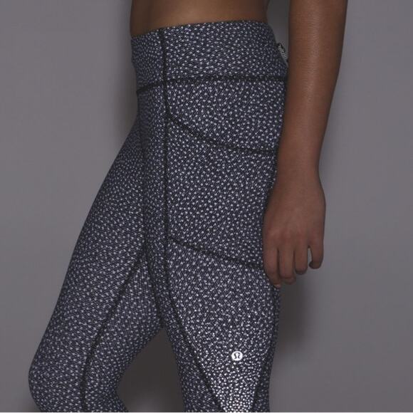 Lululemon Tight Stuff Crop II (15") SZ 4 - Picture 6 of 14